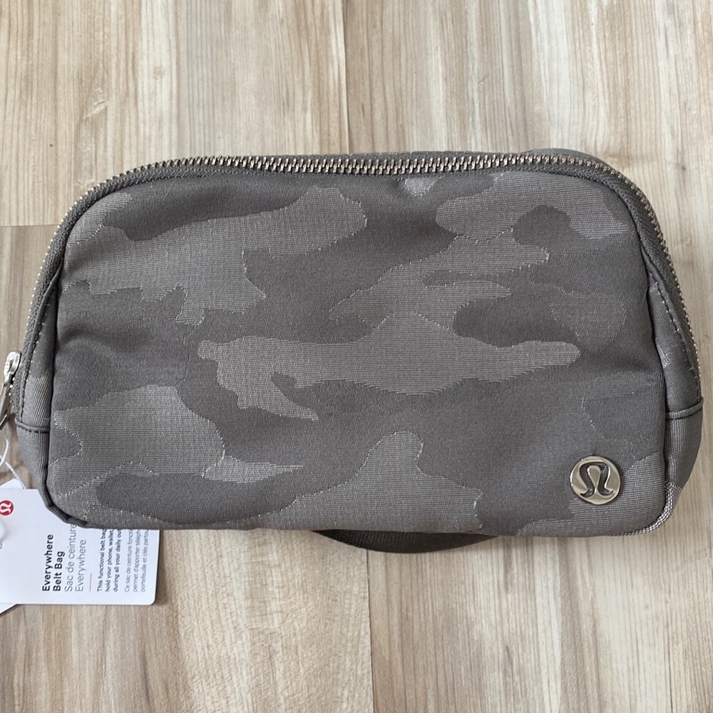 โค๏ธ Lululemon OG Everywhere Belt Bag Grey Camo HAGI NWT - Picture 1 of 8
